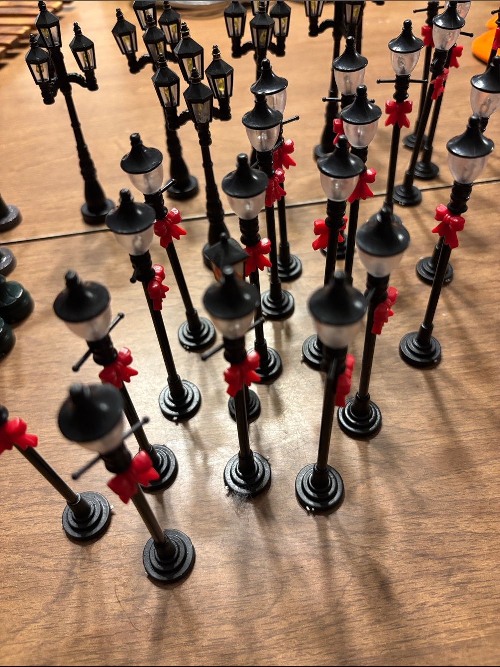 Holiday Black Street Lamp Miniatures with Red Bows DO NOT LIGHT UP
